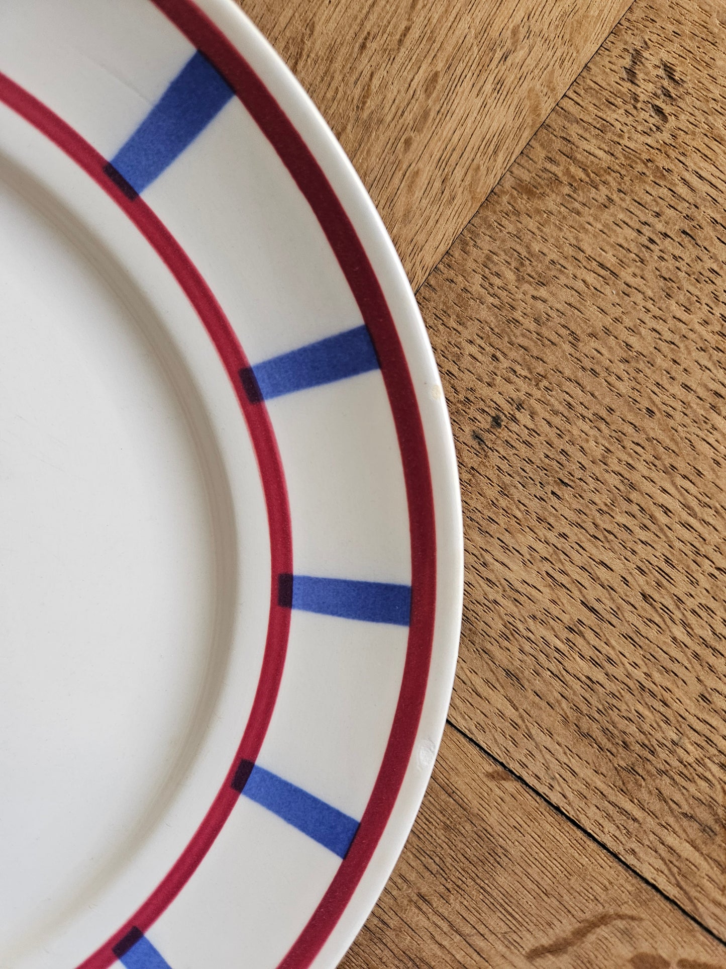 Assiettes plates Moulin des Loups, décor basque
