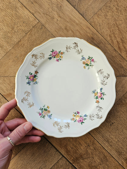 Assiettes à dessert dépareillées, mint et fleurs