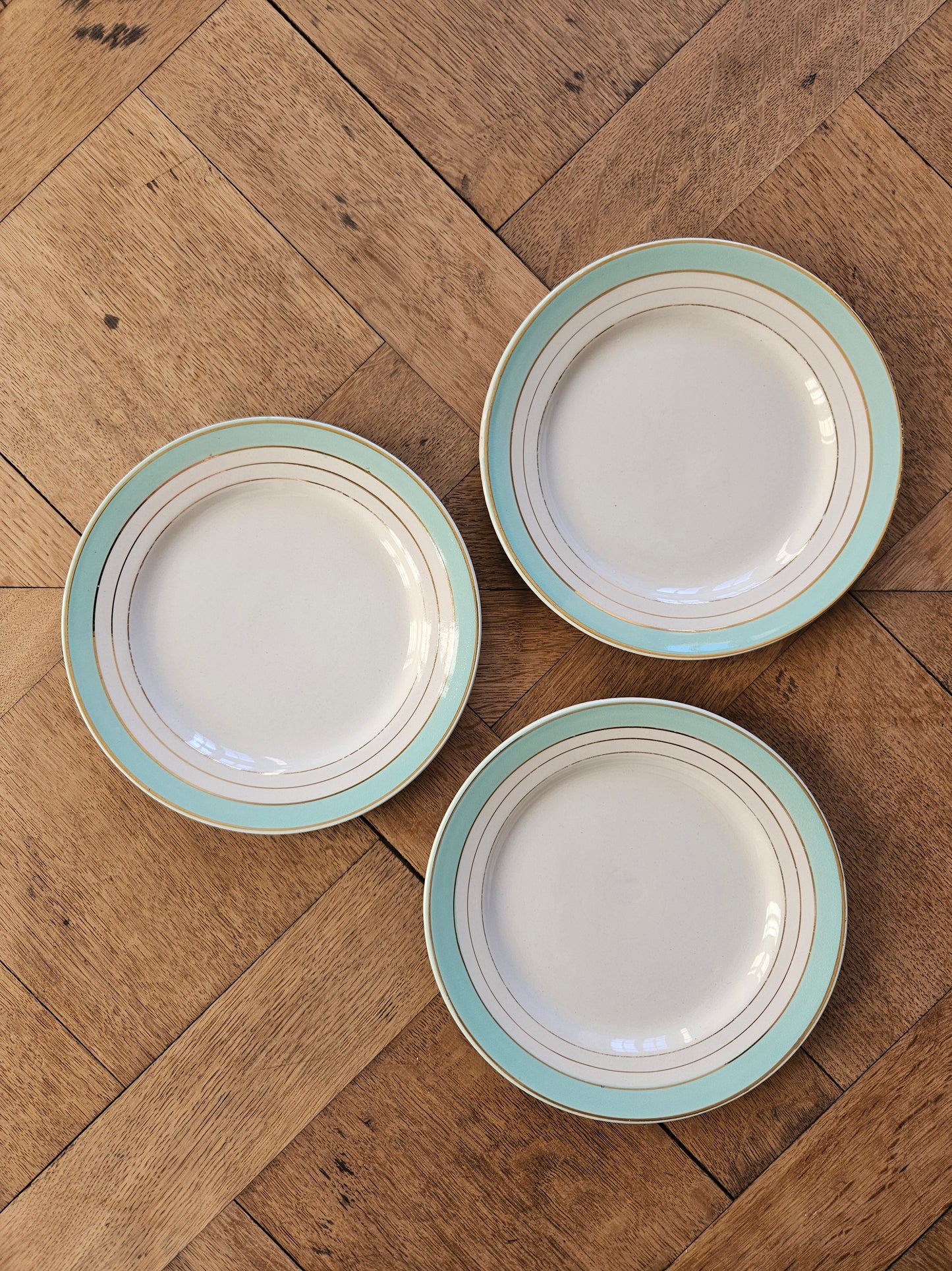 Assiettes à dessert dépareillées, mint et fleurs