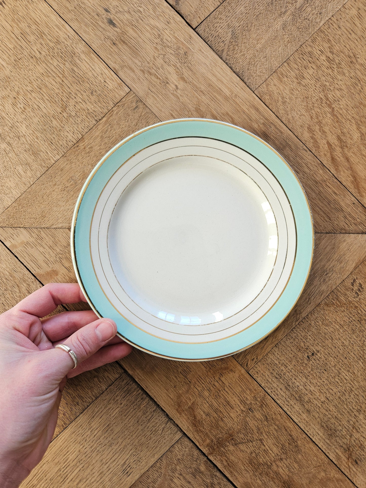 Assiettes à dessert dépareillées, mint et fleurs