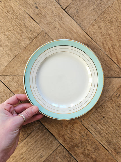 Assiettes à dessert dépareillées, mint et fleurs