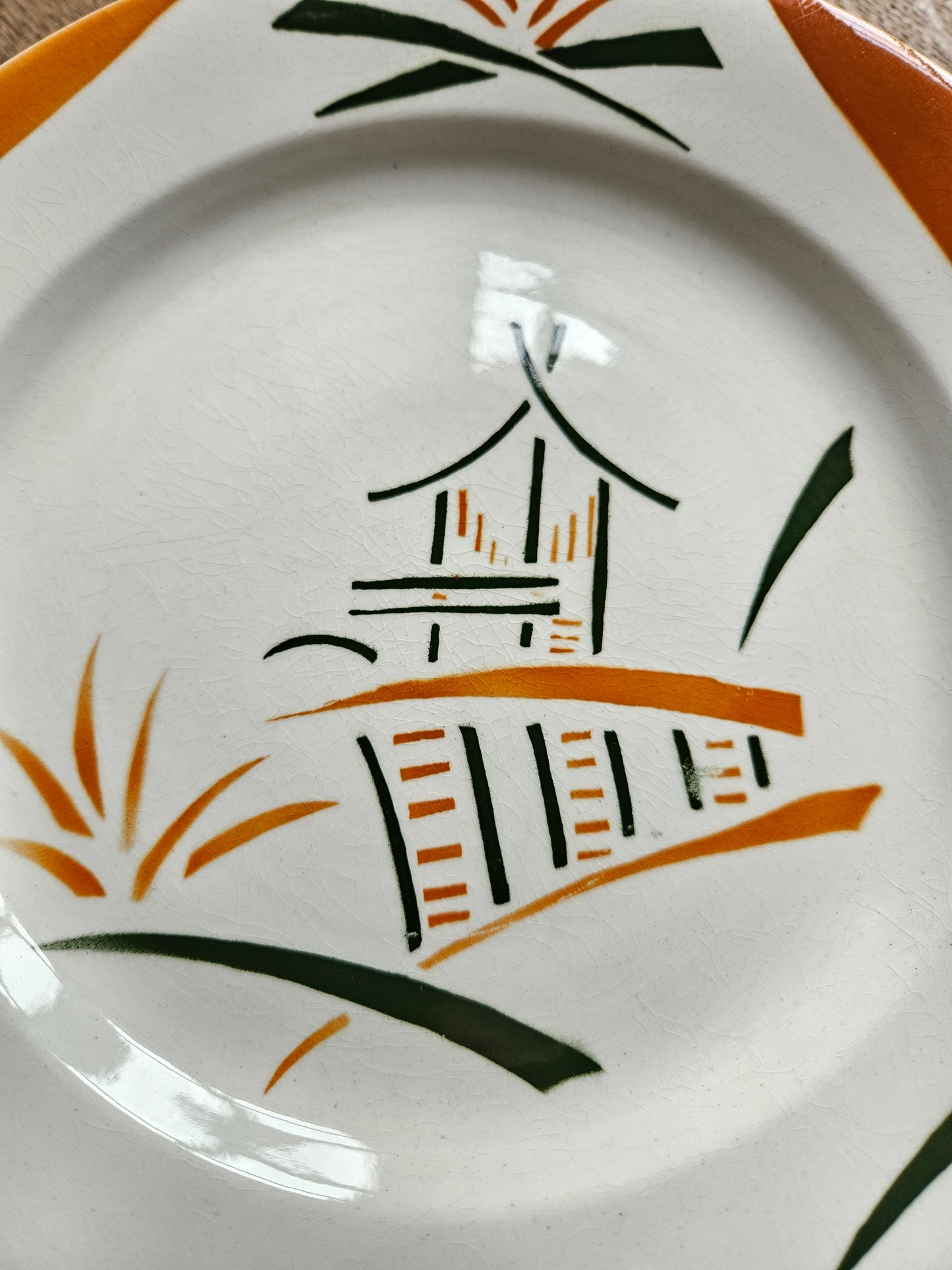 Assiette sur pied Salins, Pagode