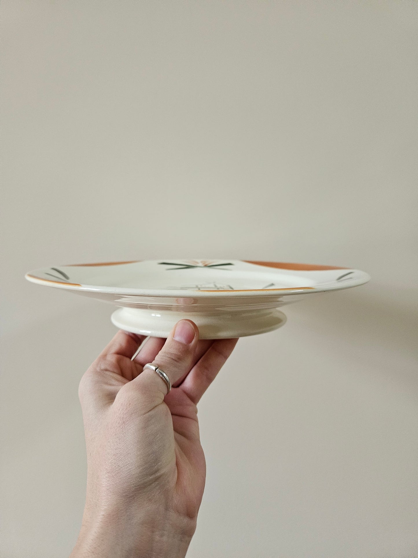 Assiette sur pied Salins, Pagode