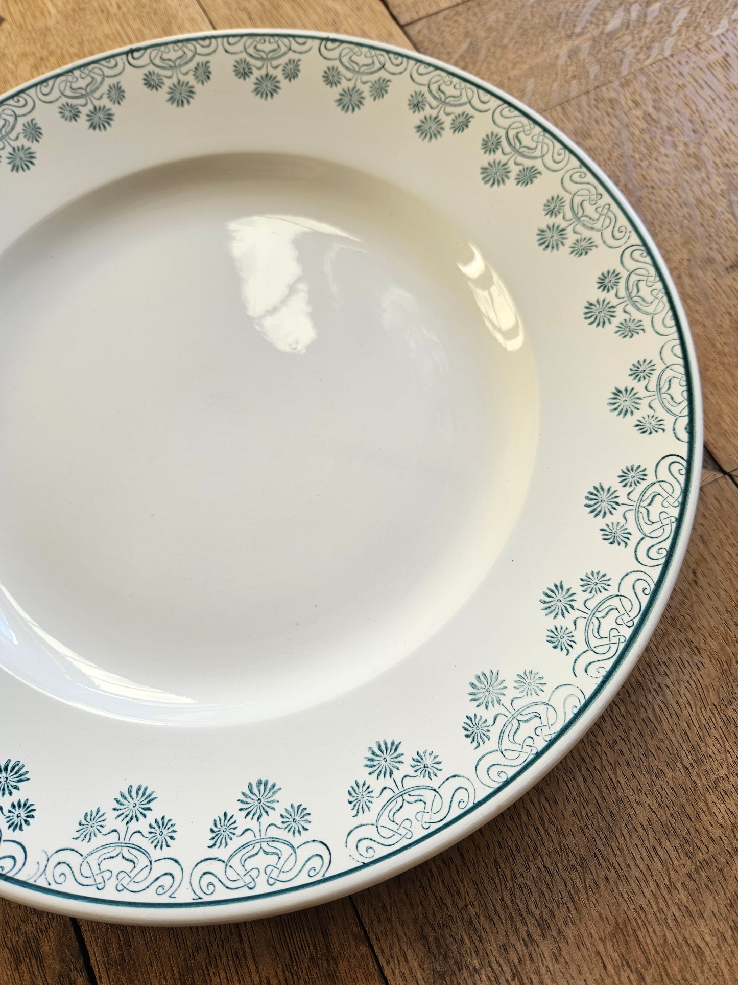 Plat rond Digoin, décor vert