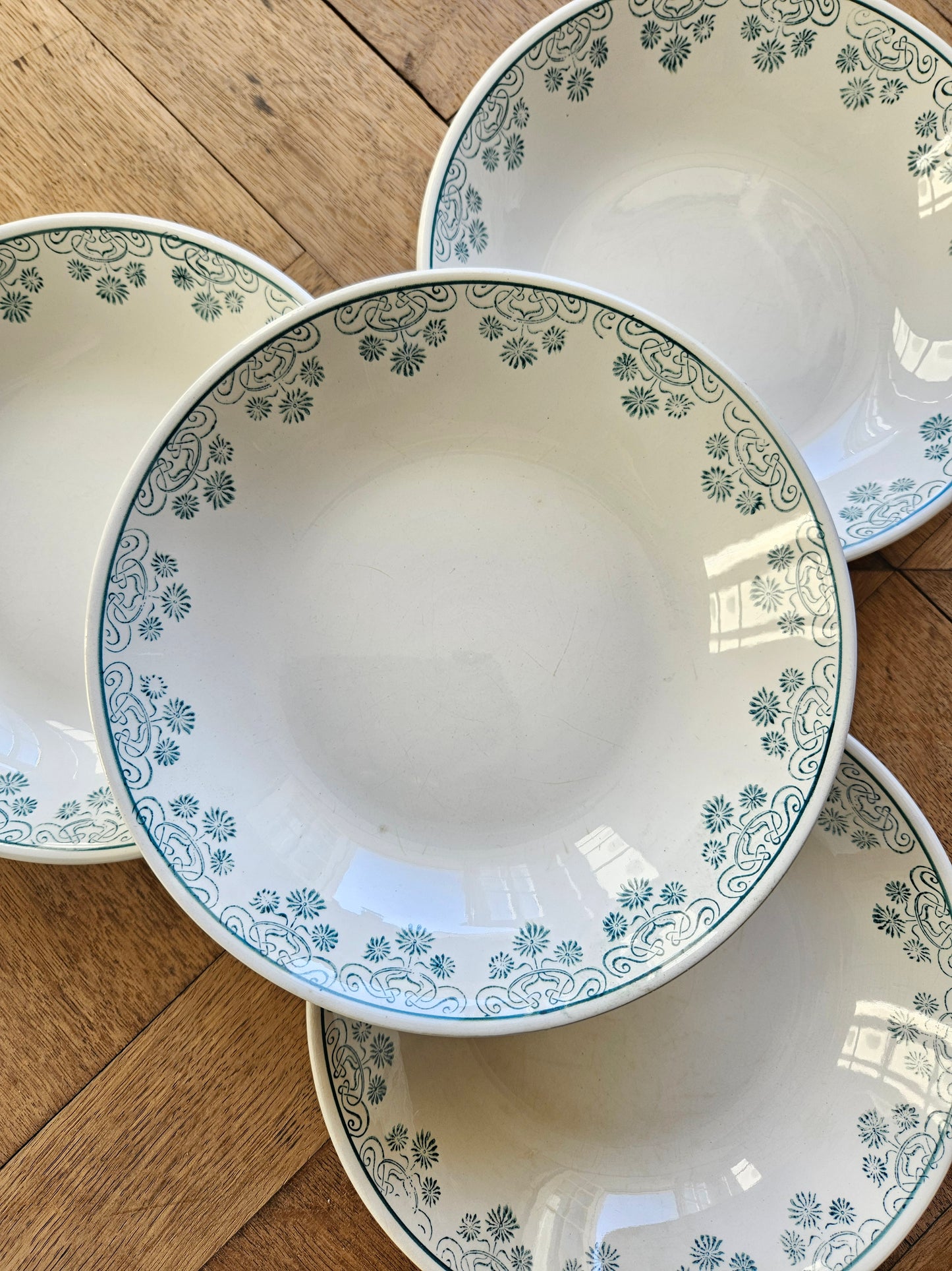 Assiettes calottes Digoin, décor vert