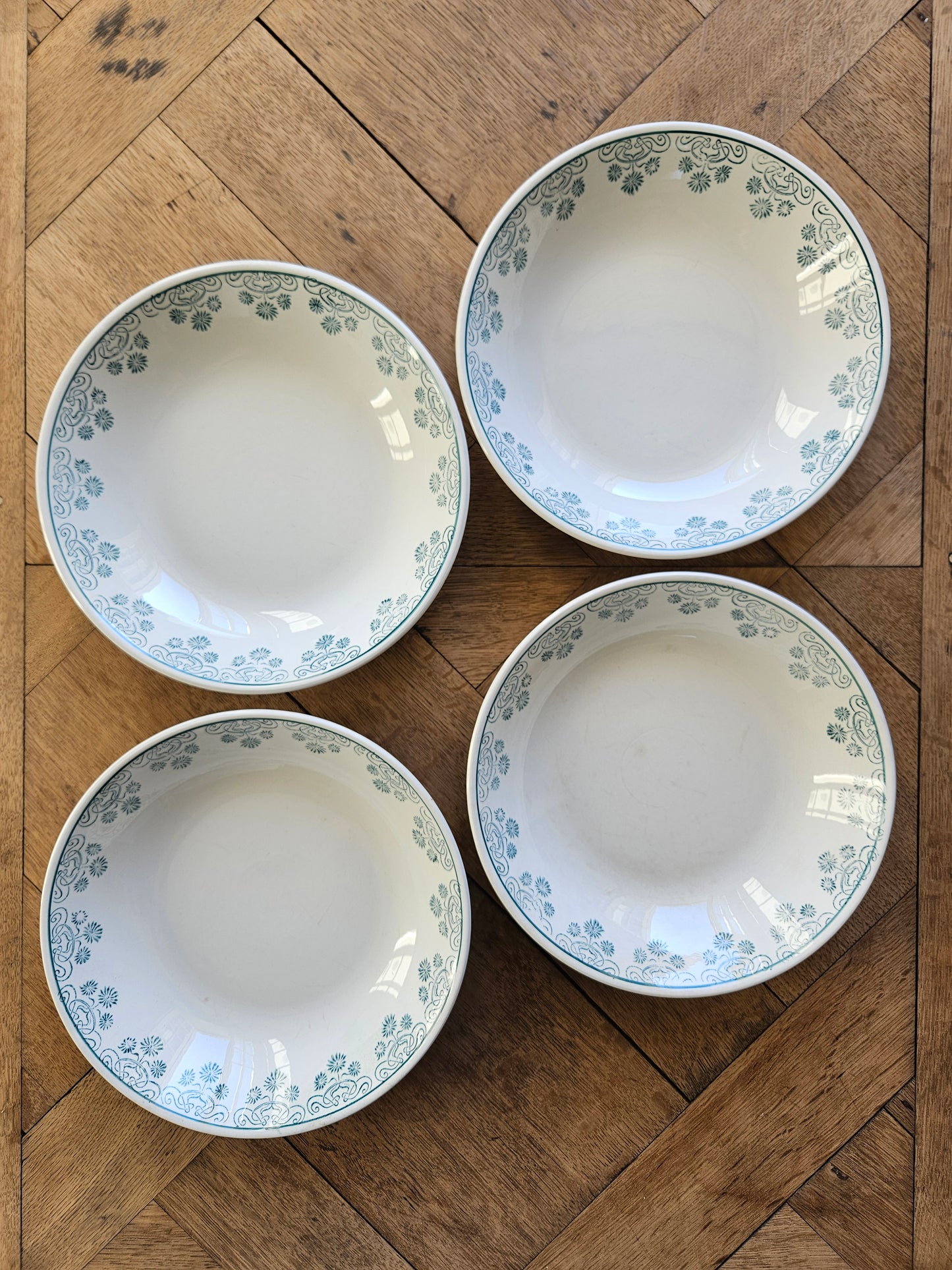 Assiettes calottes Digoin, décor vert