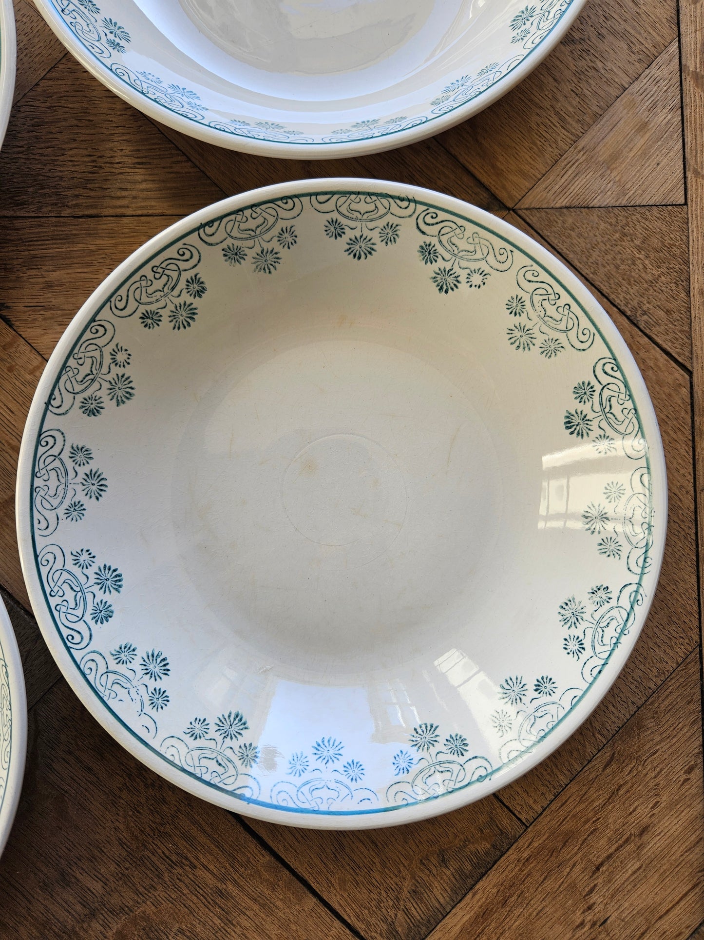 Assiettes calottes Digoin, décor vert