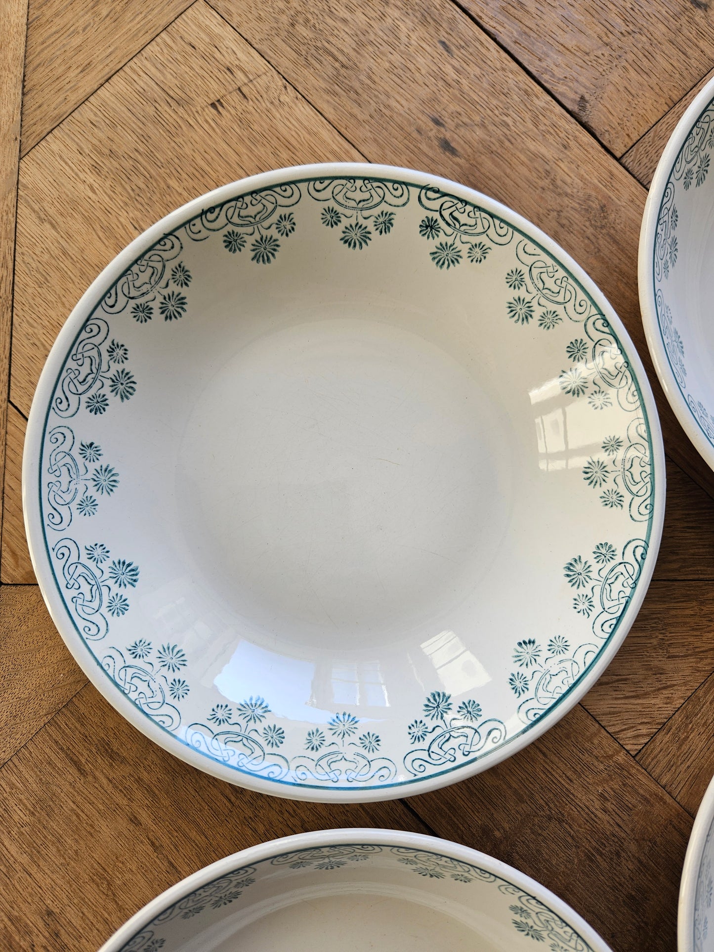 Assiettes calottes Digoin, décor vert