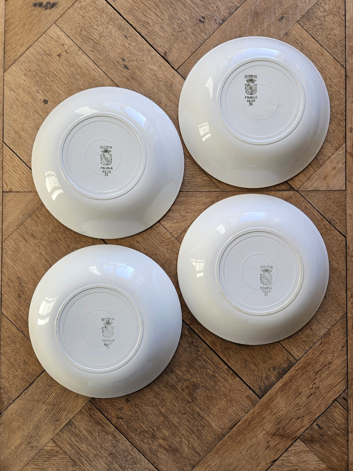 Assiettes calottes Digoin, décor vert