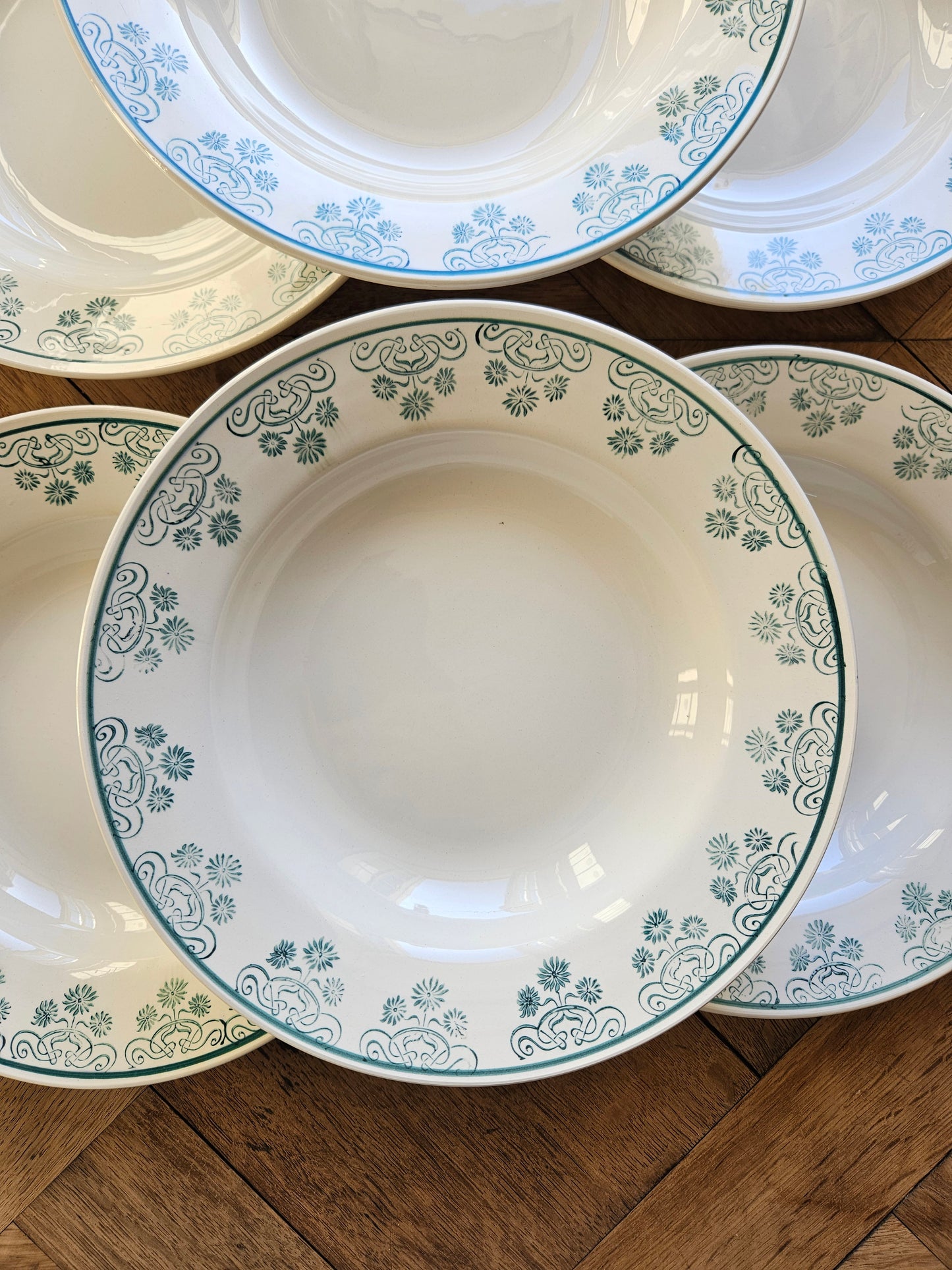 Assiettes creuses Digoin, décor vert
