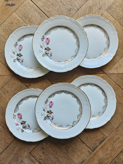 Assiettes à dessert vintage en porcelaine. Décor de rose.