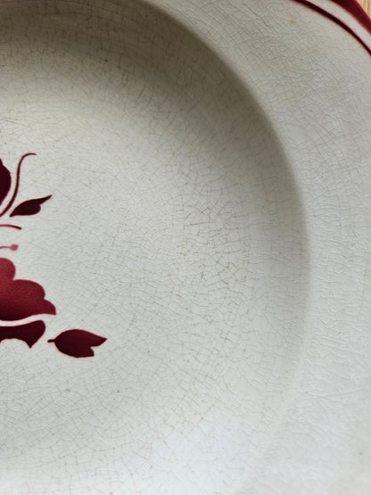 Assiettes creuses Gien, fleurs rouges