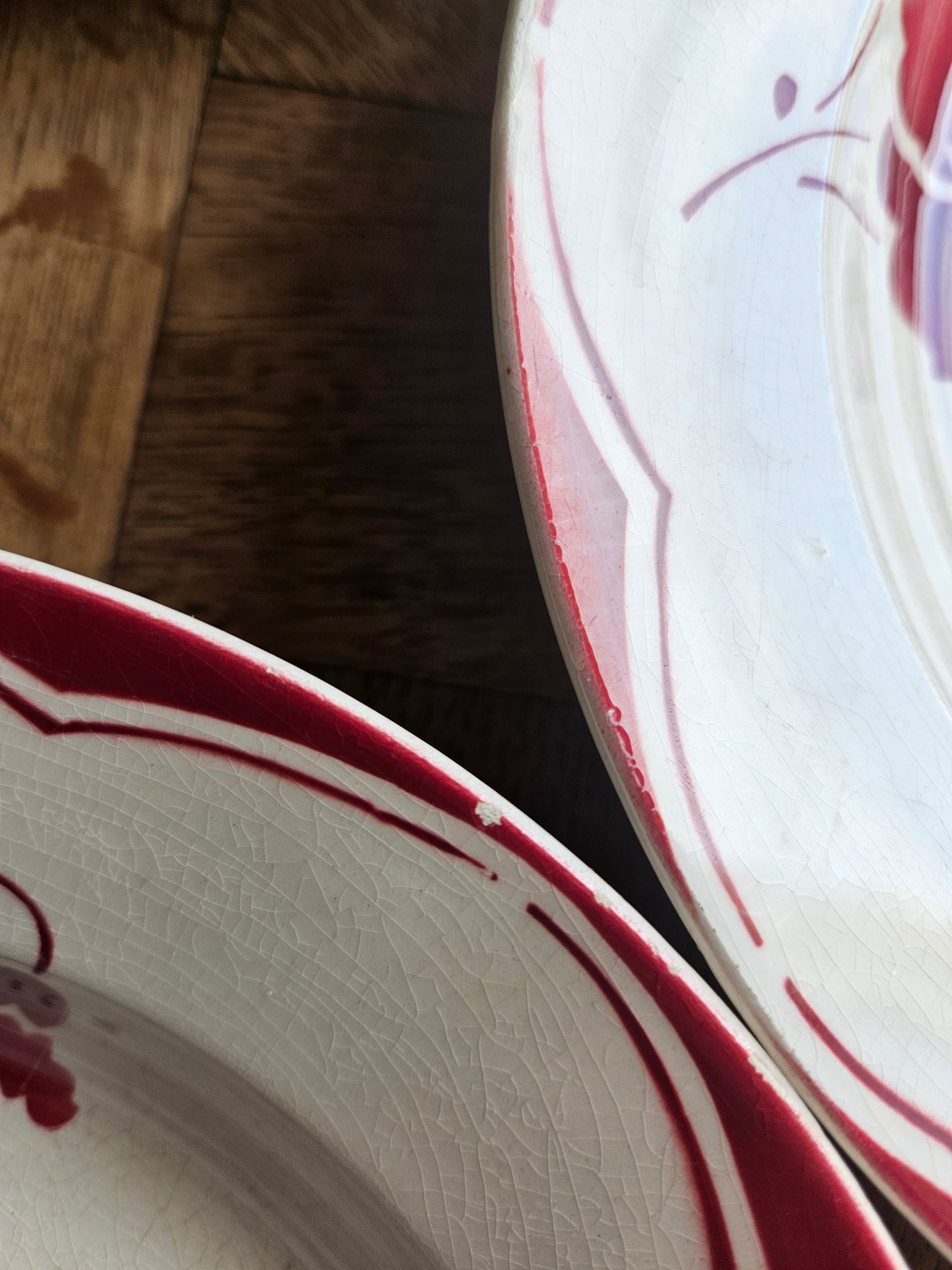 Assiettes creuses Gien, fleurs rouges