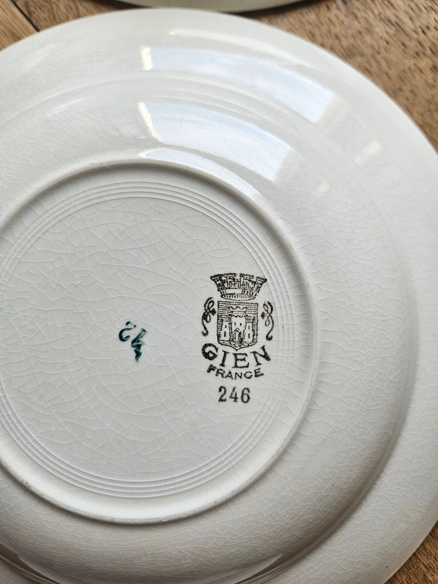 Assiettes creuses Gien, fleurs rouges