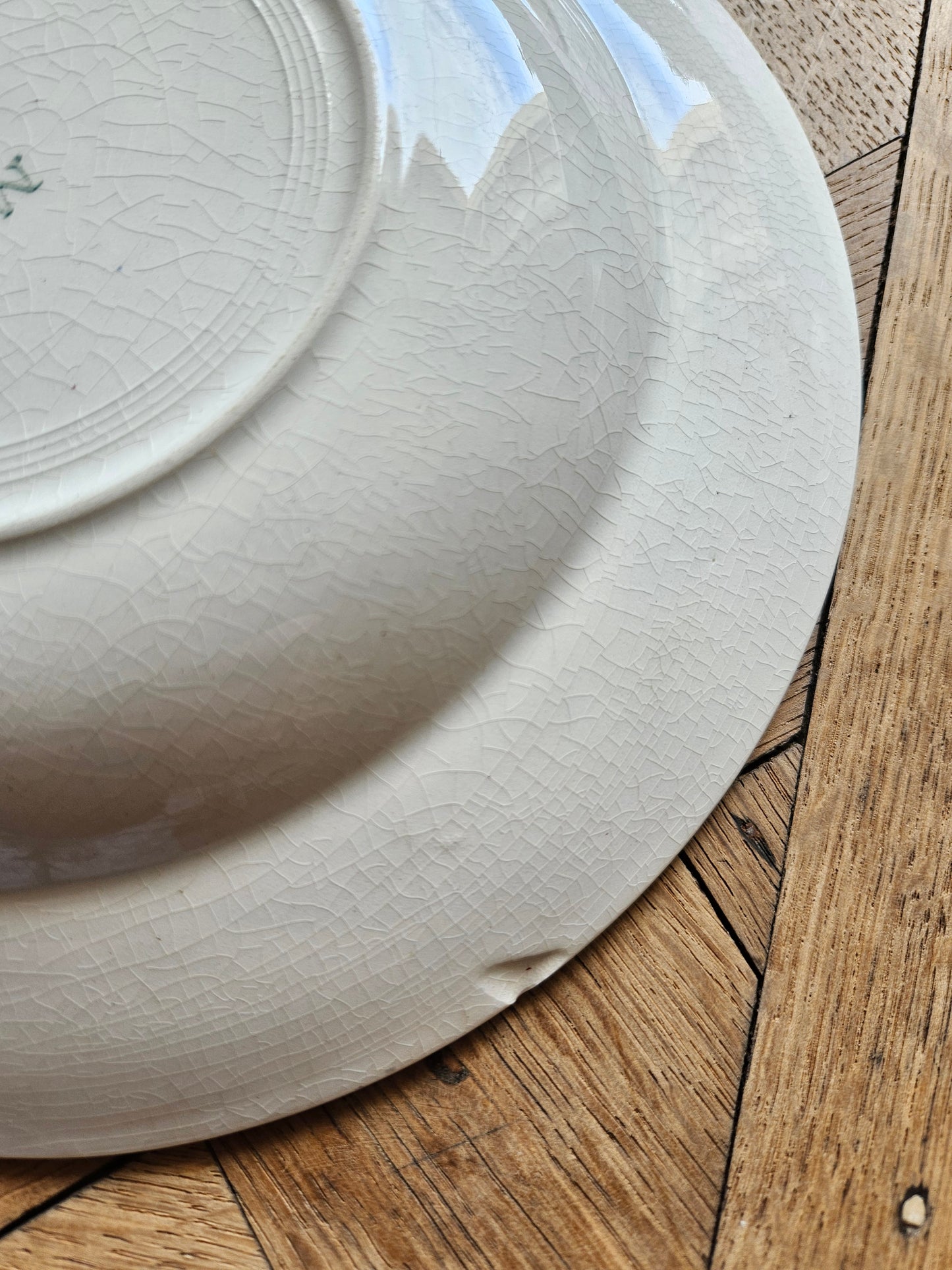 Assiettes creuses Gien, fleurs rouges