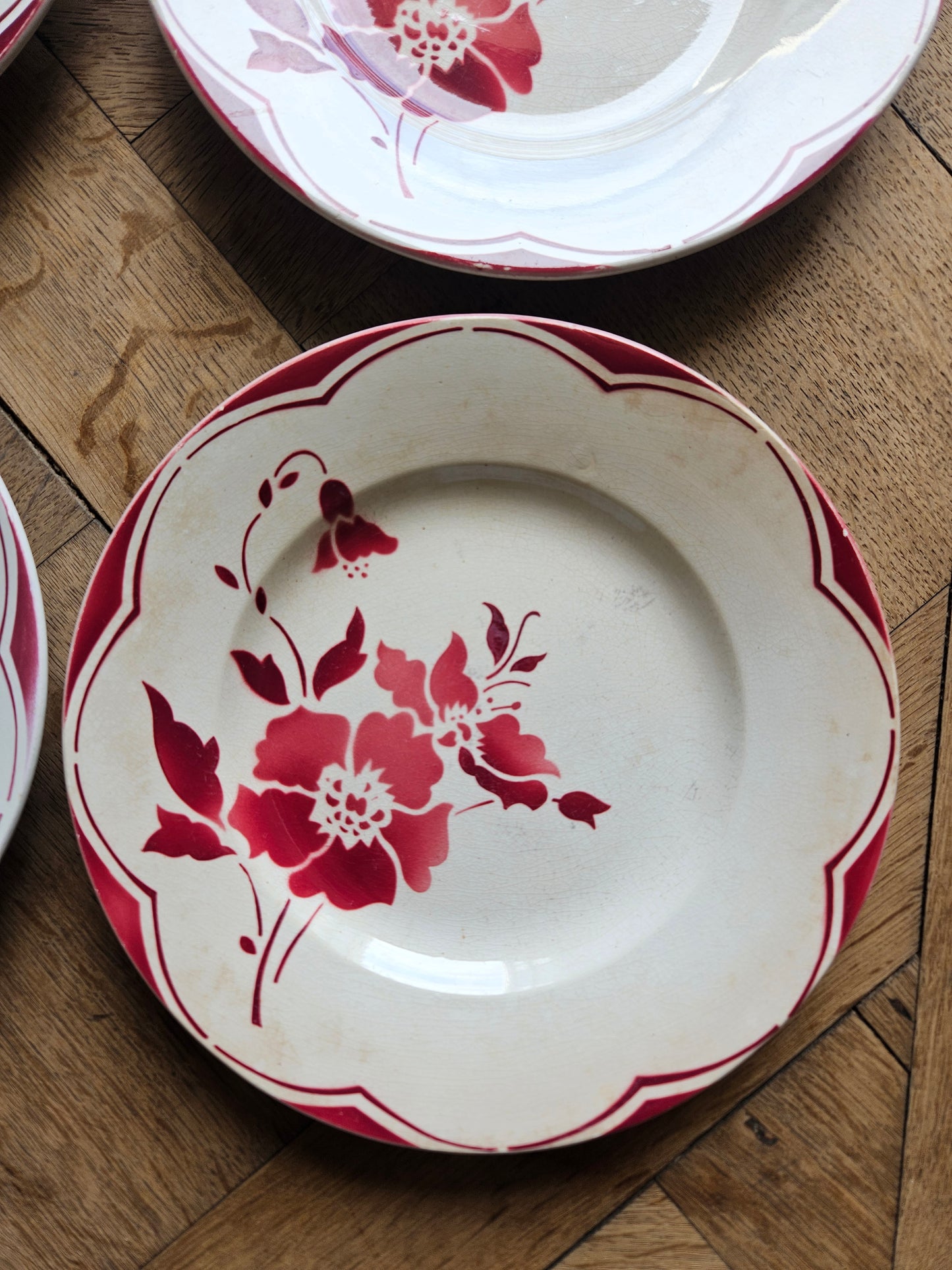 Assiettes à dessert Gien, fleurs rouges