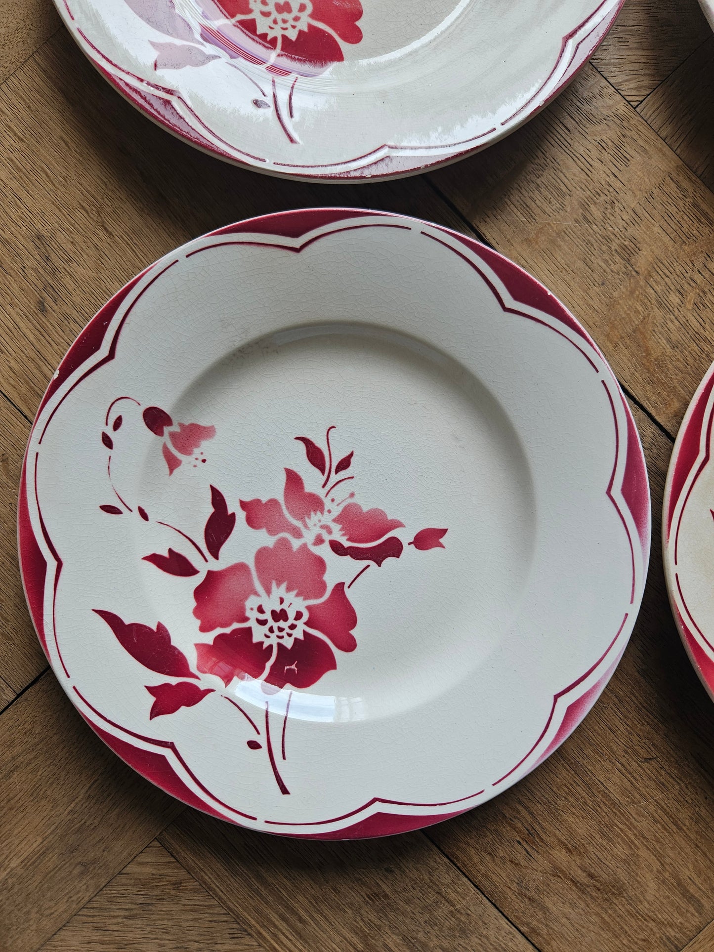 Assiettes à dessert Gien, fleurs rouges