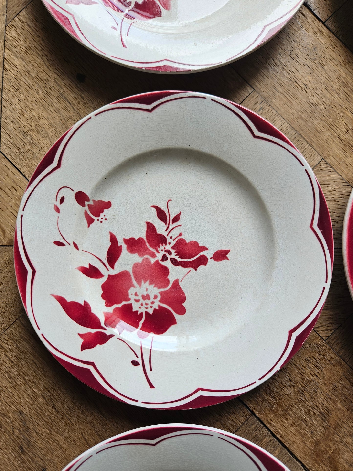 Assiettes à dessert Gien, fleurs rouges