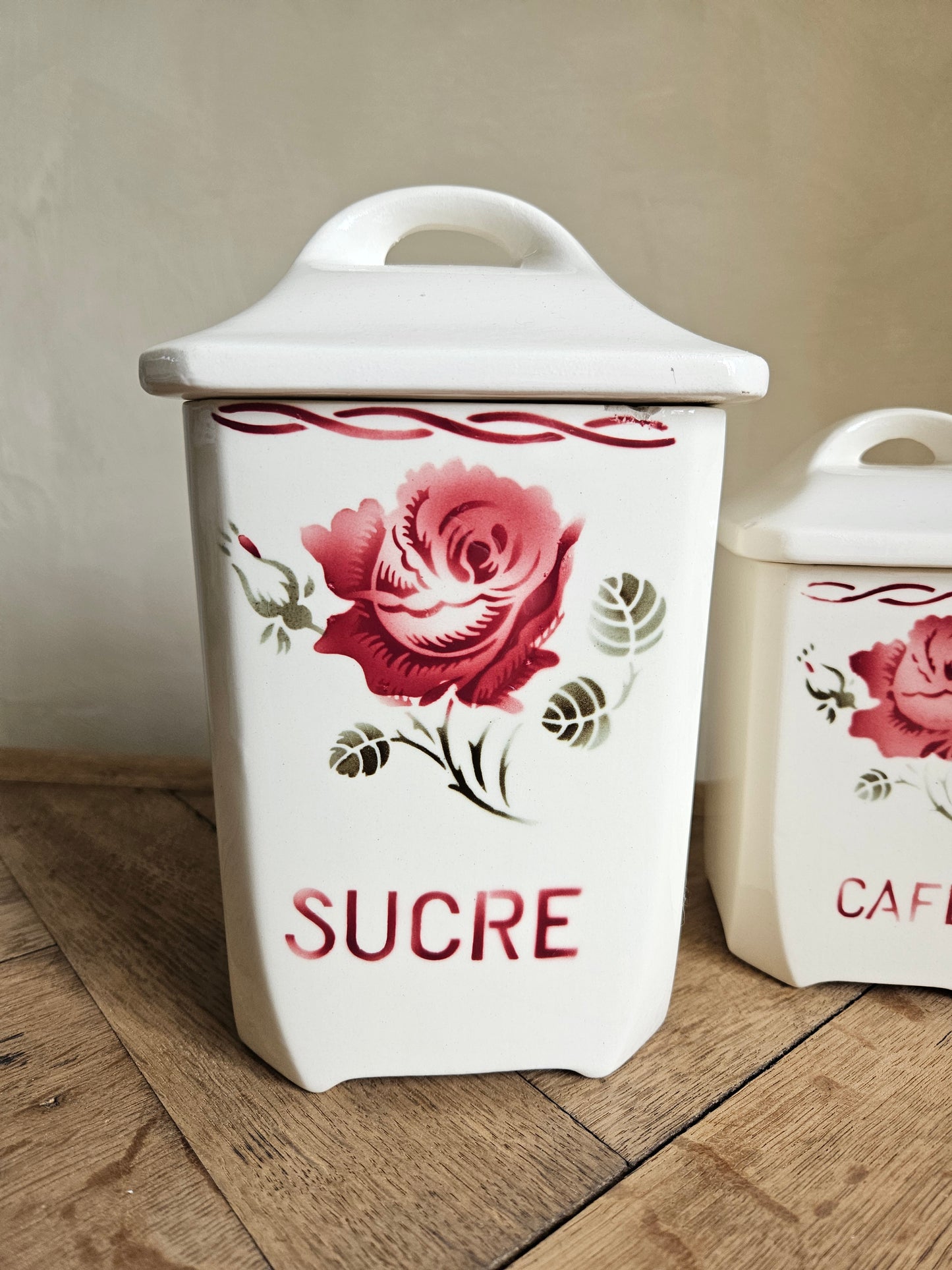 Série de pots à épices Badonviller, Germaine