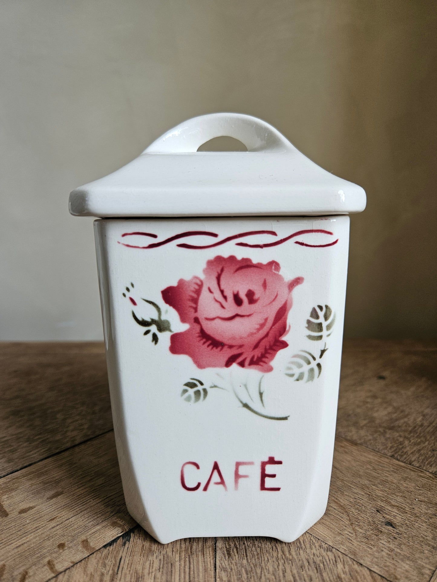 Série de pots à épices Badonviller, Germaine