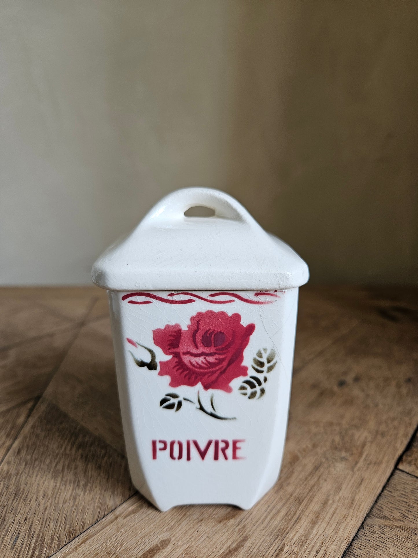Série de pots à épices Badonviller, Germaine