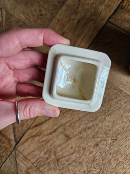 Série de pots à épices Badonviller, Germaine