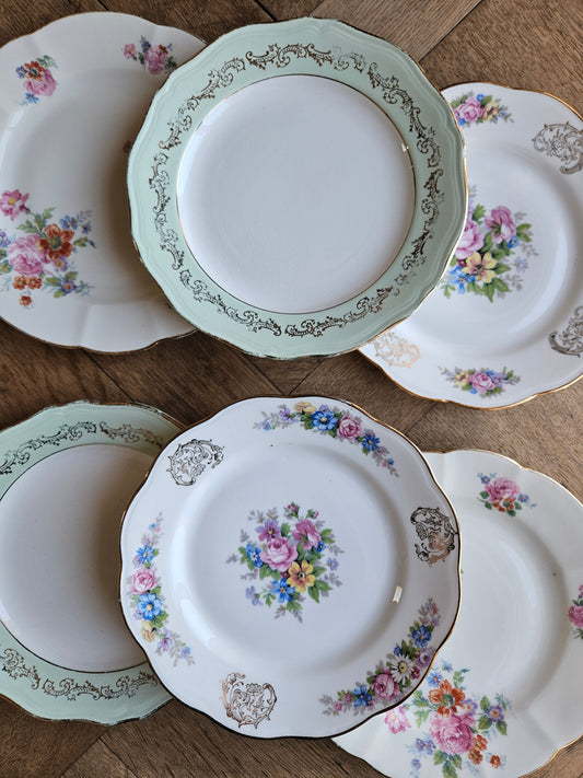 Assiettes à dessert dépareillées shabby chic