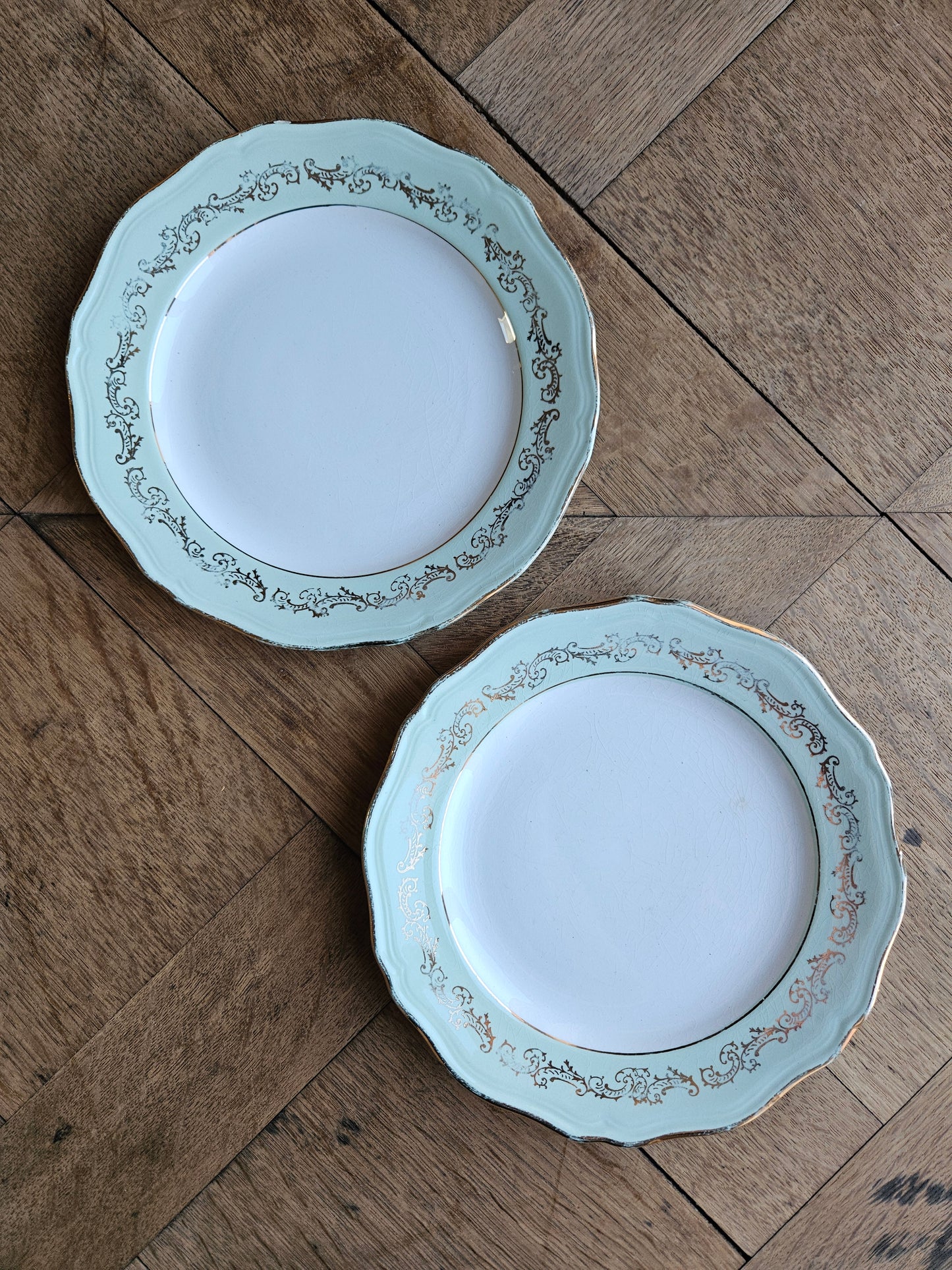 Assiettes à dessert dépareillées shabby chic