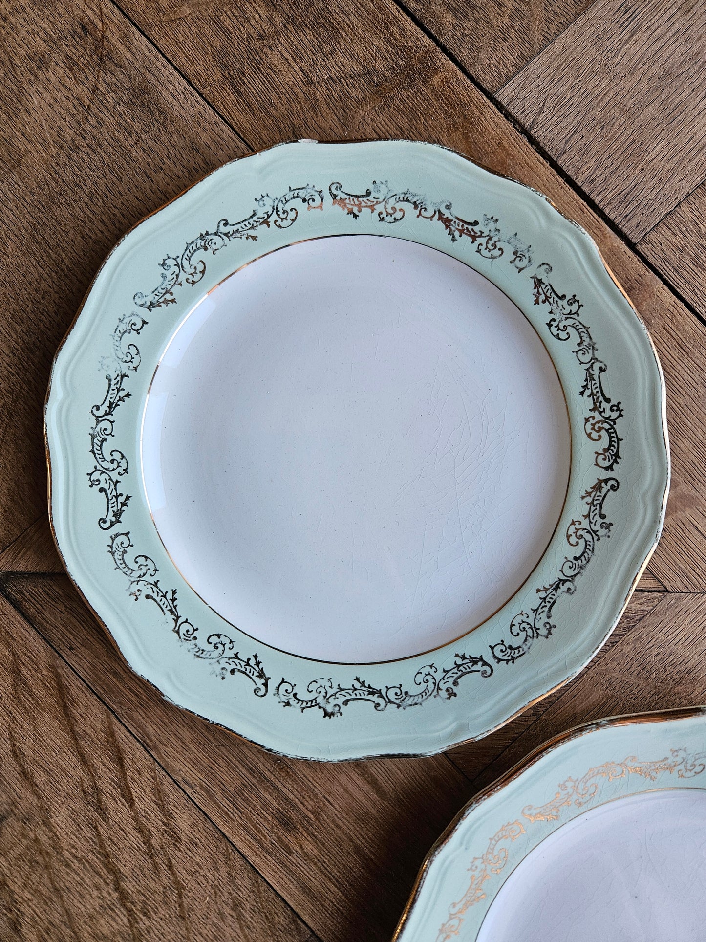 Assiettes à dessert dépareillées shabby chic