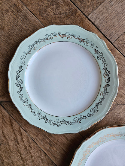 Assiettes à dessert dépareillées shabby chic