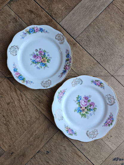 Assiettes à dessert dépareillées shabby chic