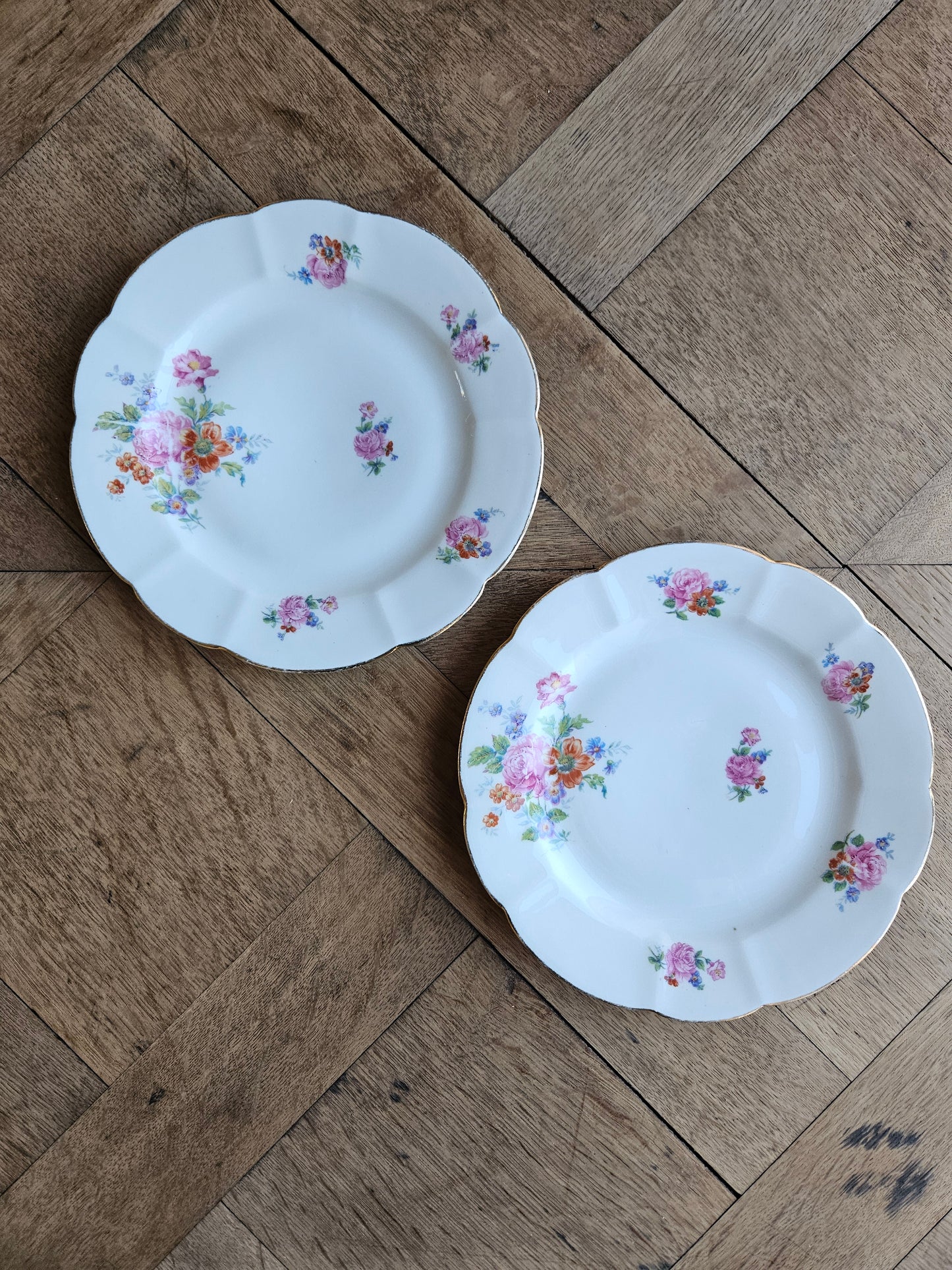 Assiettes à dessert dépareillées shabby chic