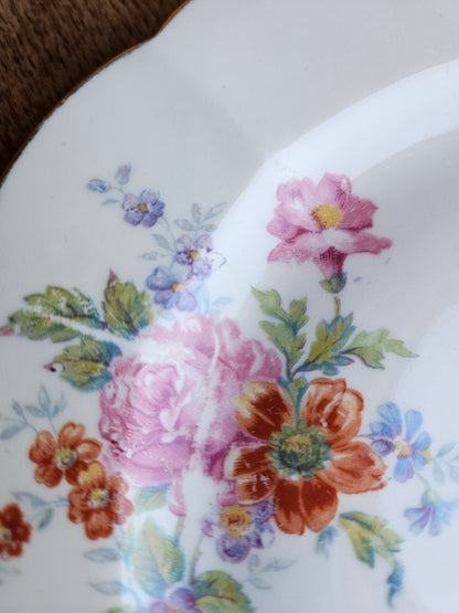 Assiettes à dessert dépareillées shabby chic