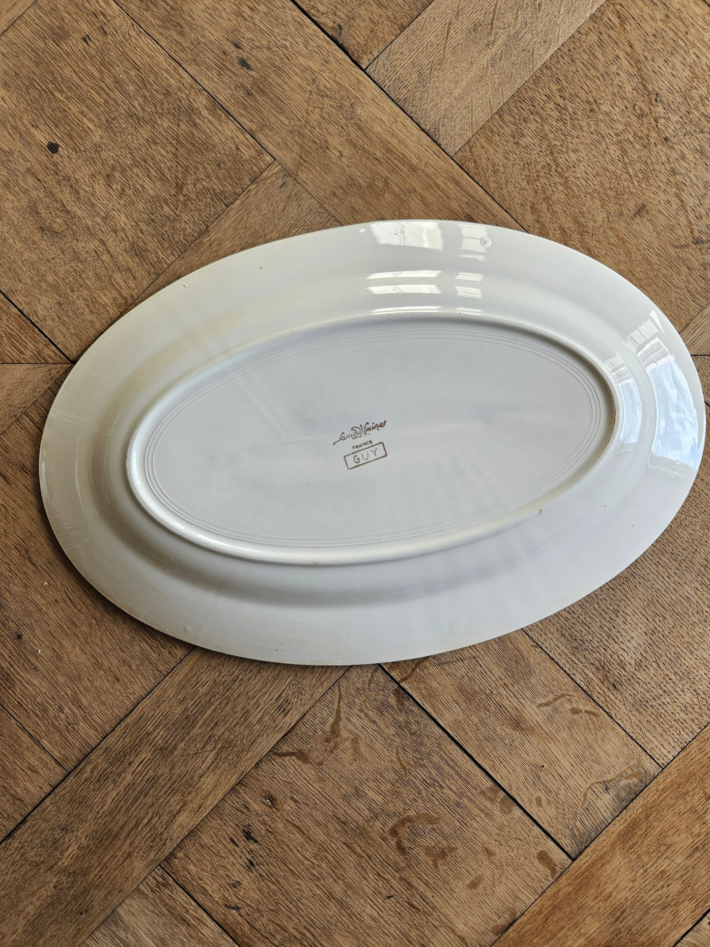 Plat ovale Sarreguemines, Guy