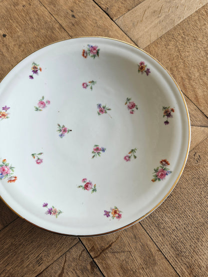 Assiette sur pied vintage en porcelaine, petites fleurs