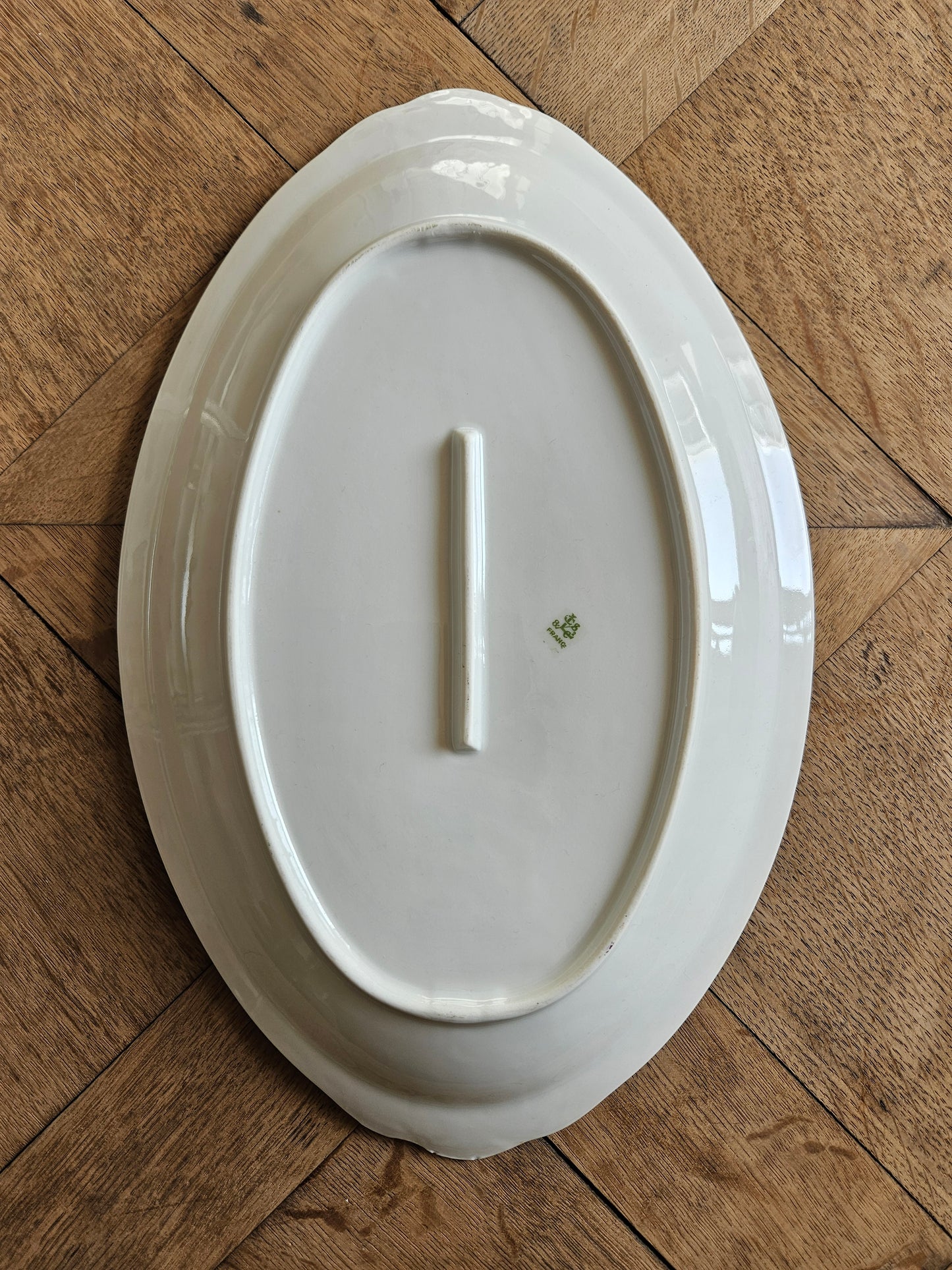 Plat ovale vintage en porcelaine, petites fleurs