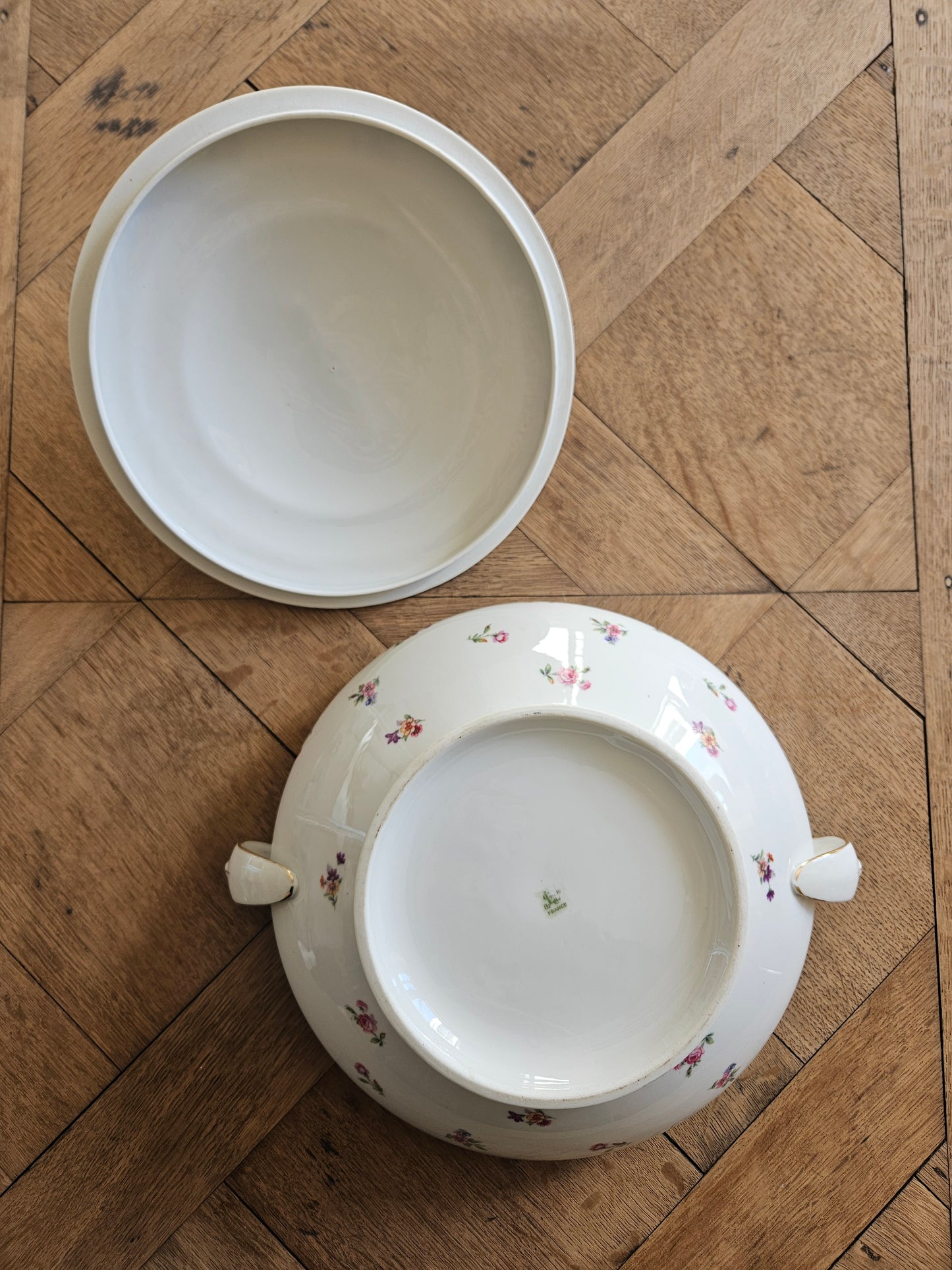 Soupière vintage en porcelaine, petites fleurs