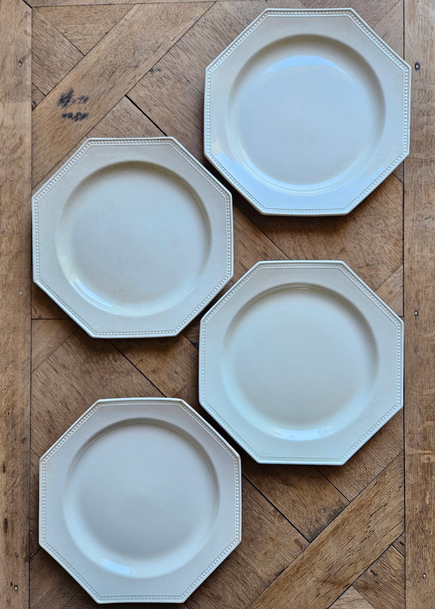 Assiettes plates octogonales perlées Montereau