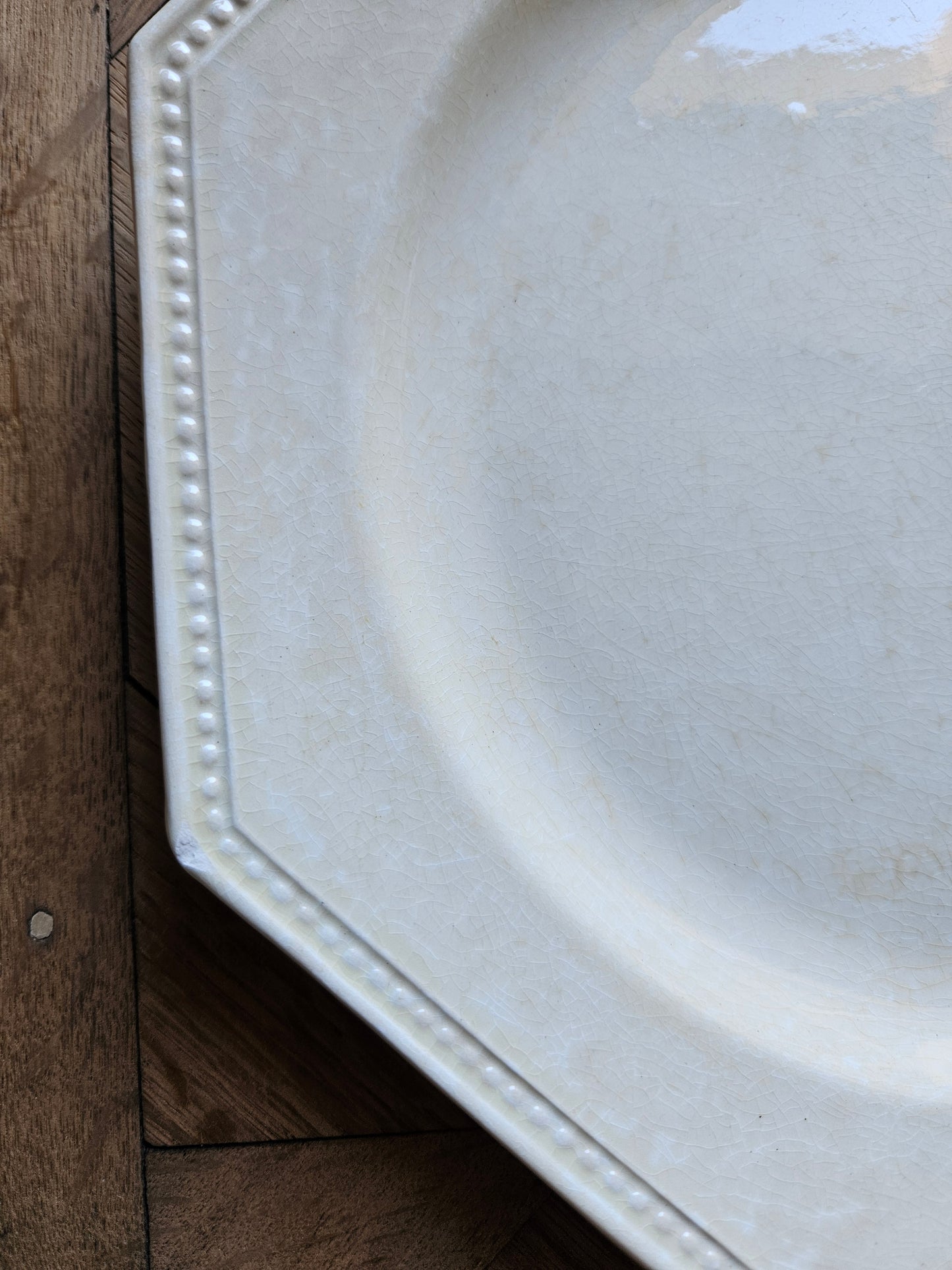 Assiettes plates octogonales perlées Montereau