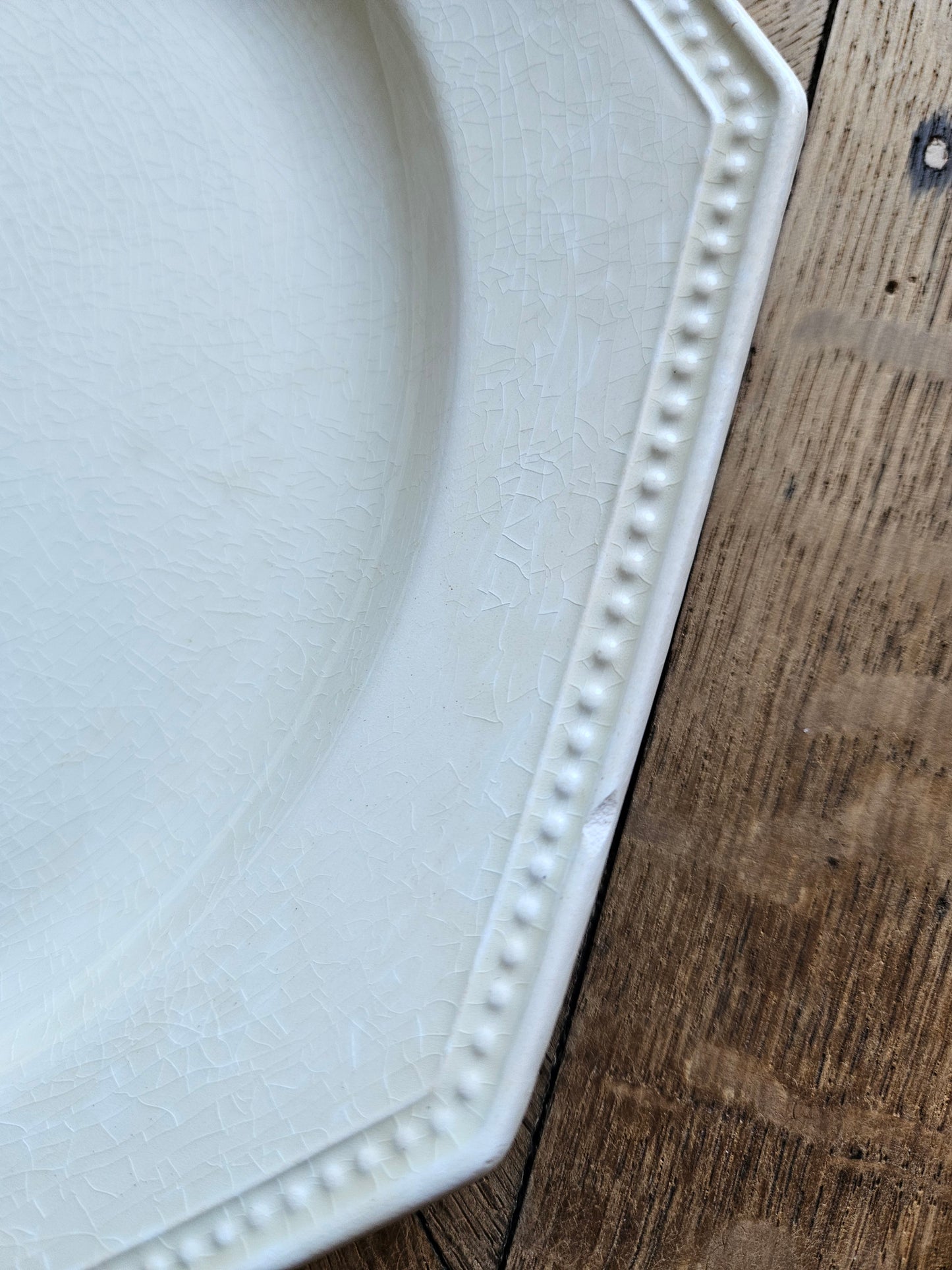 Assiettes plates octogonales perlées Montereau