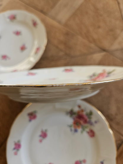 Assiettes plates vintage en porcelaine, bouquets de fleurs