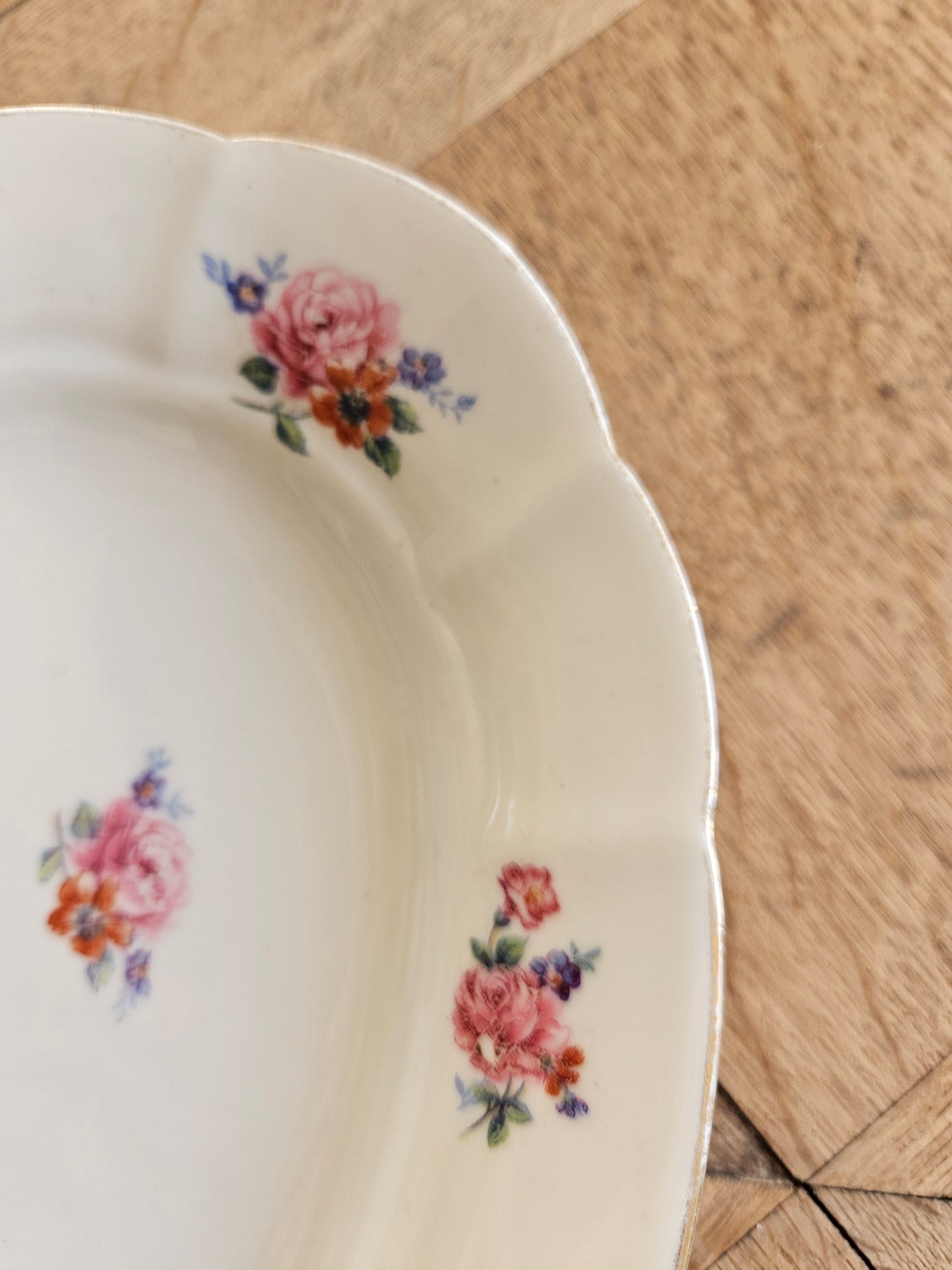 Plat ovale vintage en porcelaine, bouquets de fleurs