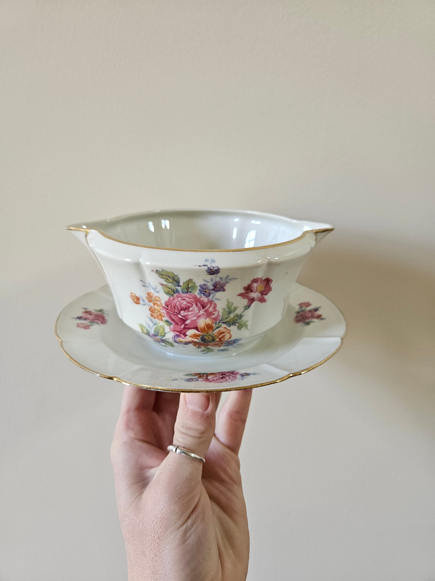 Saucière vintage en porcelaine, bouquets de fleurs