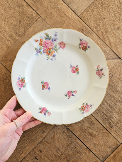 Assiette sur pied vintage en porcelaine, bouquets de fleurs