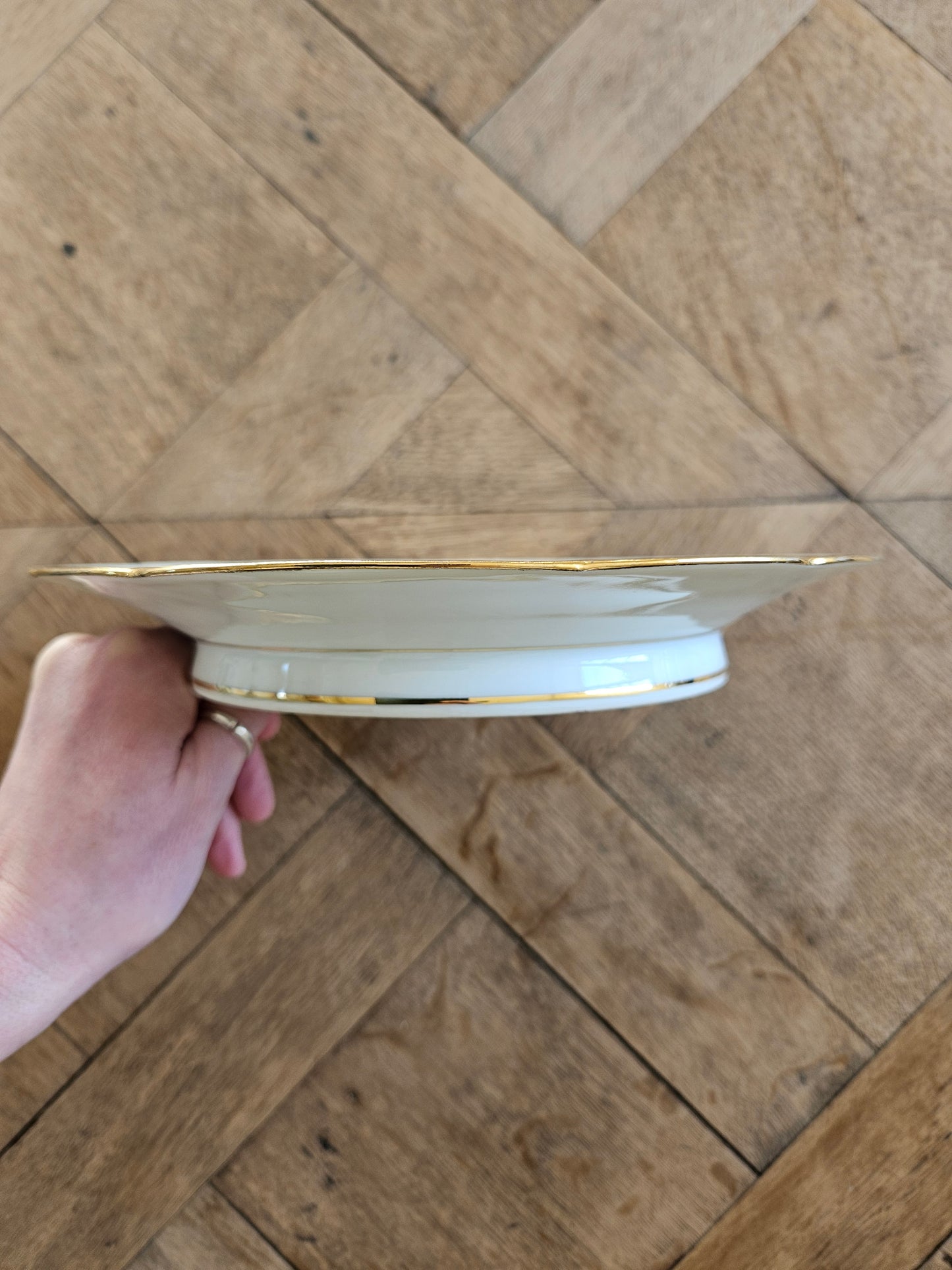 Assiette sur pied vintage en porcelaine, bouquets de fleurs