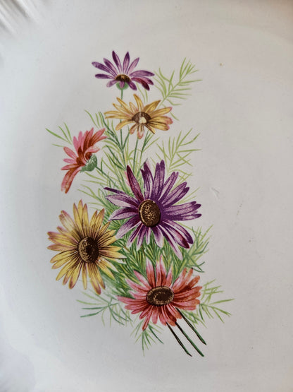 Assiettes plates dépareillées, vert pomme et fleurs