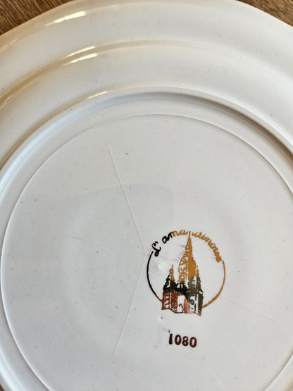 Assiettes plates dépareillées, vert pomme et fleurs