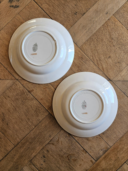 Assiettes creuses dépareillées, mint et fleurs