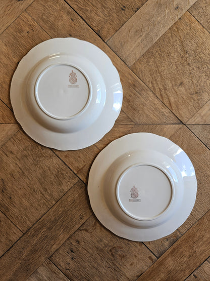 Assiettes creuses dépareillées, mint et fleurs