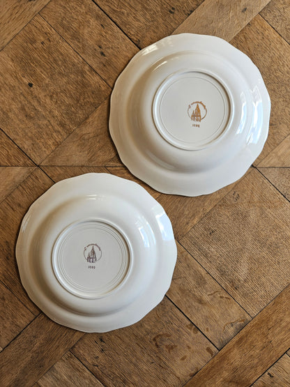 Assiettes creuses dépareillées, jaunes et fleuries